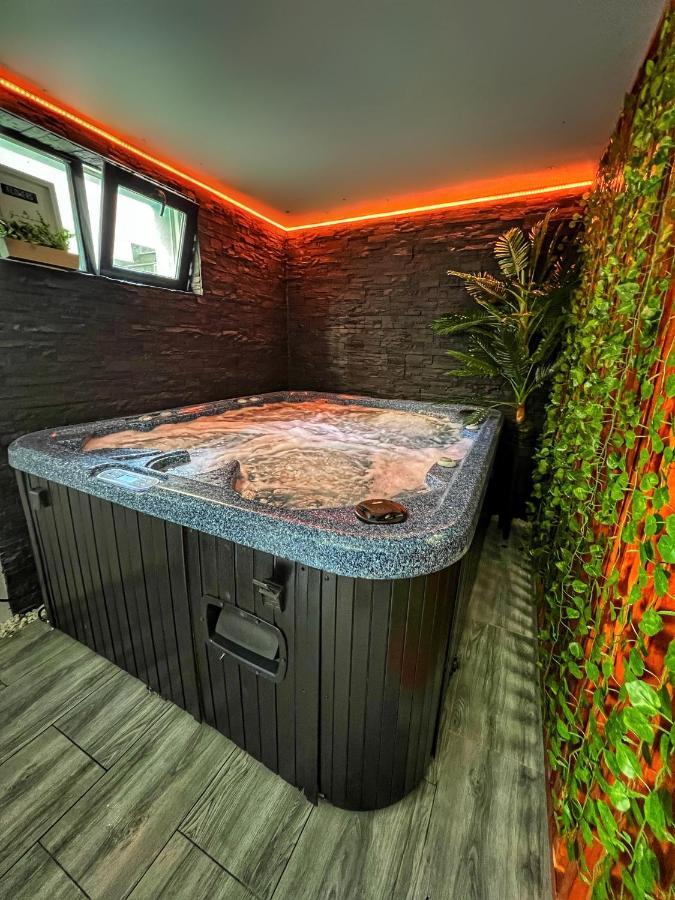 Luxor - Jacuzzi&Cozy Apartments シビウ エクステリア 写真