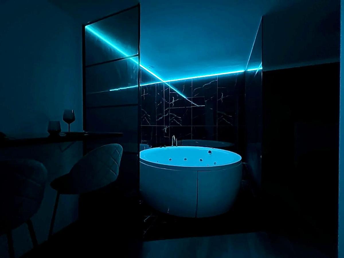 Luxor - Jacuzzi&Cozy Apartments シビウ エクステリア 写真