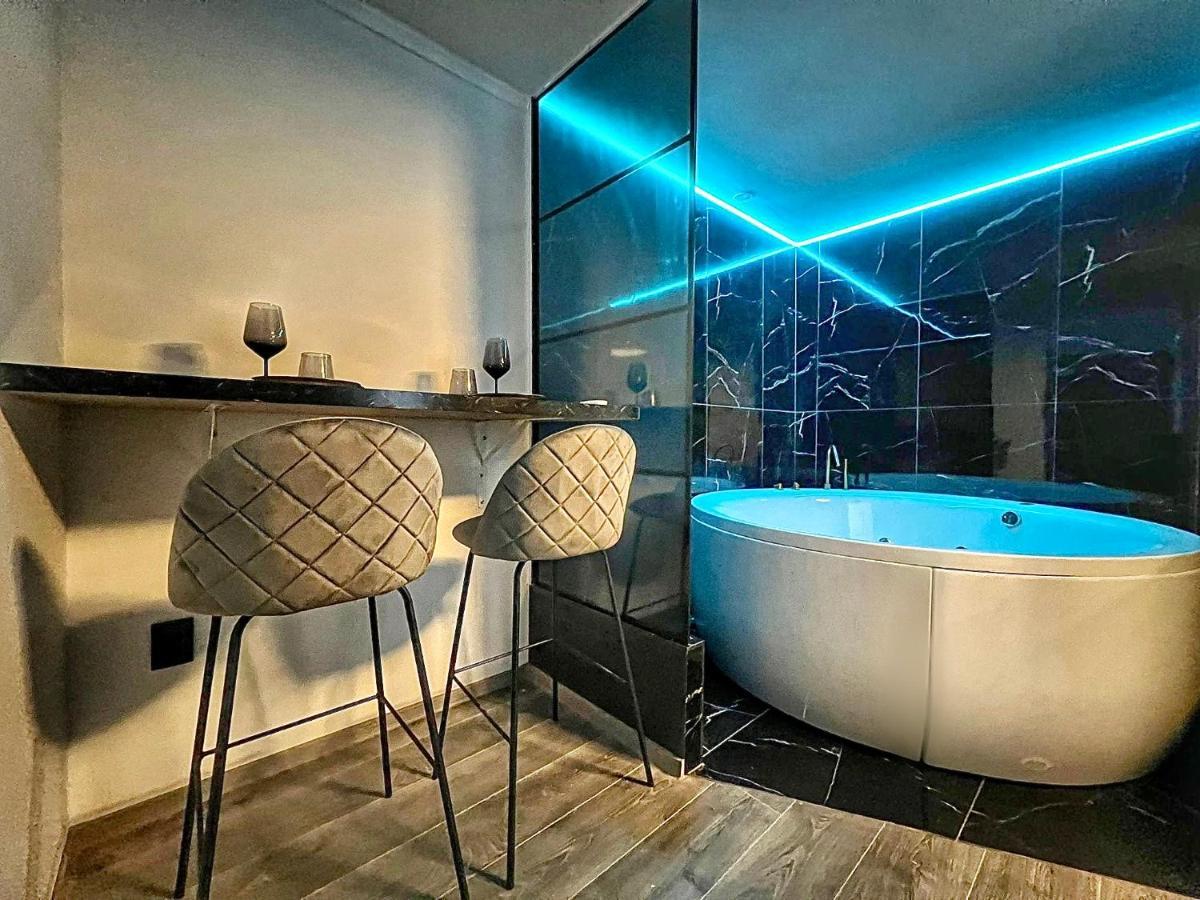 Luxor - Jacuzzi&Cozy Apartments シビウ エクステリア 写真