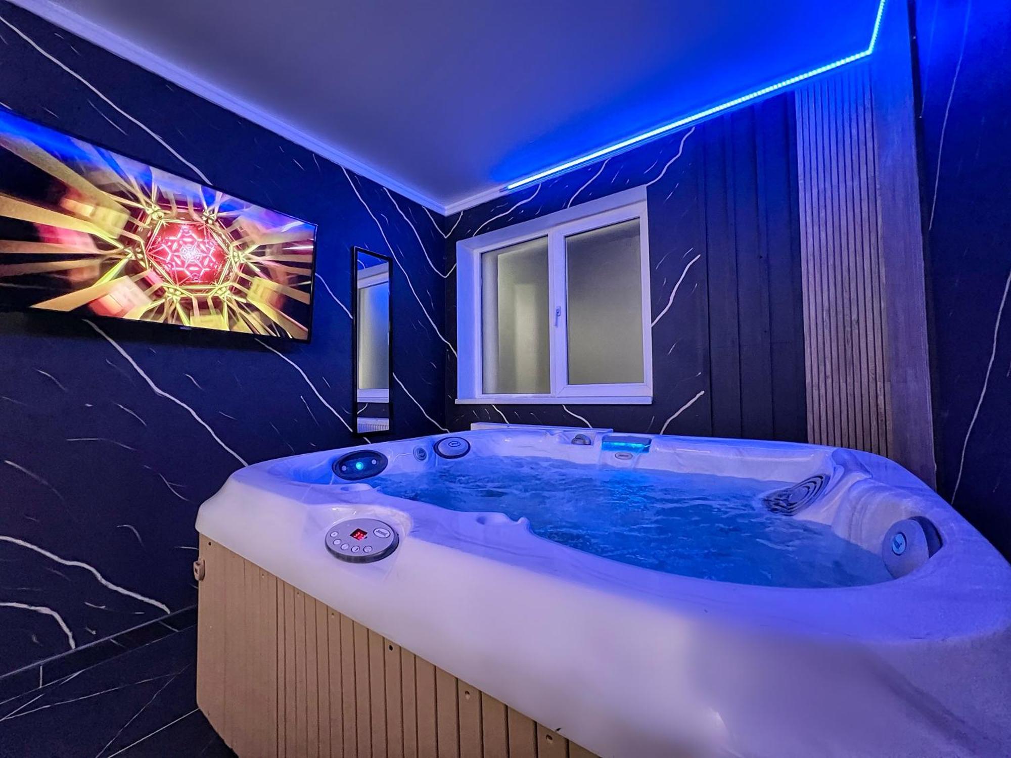 Luxor - Jacuzzi&Cozy Apartments シビウ エクステリア 写真