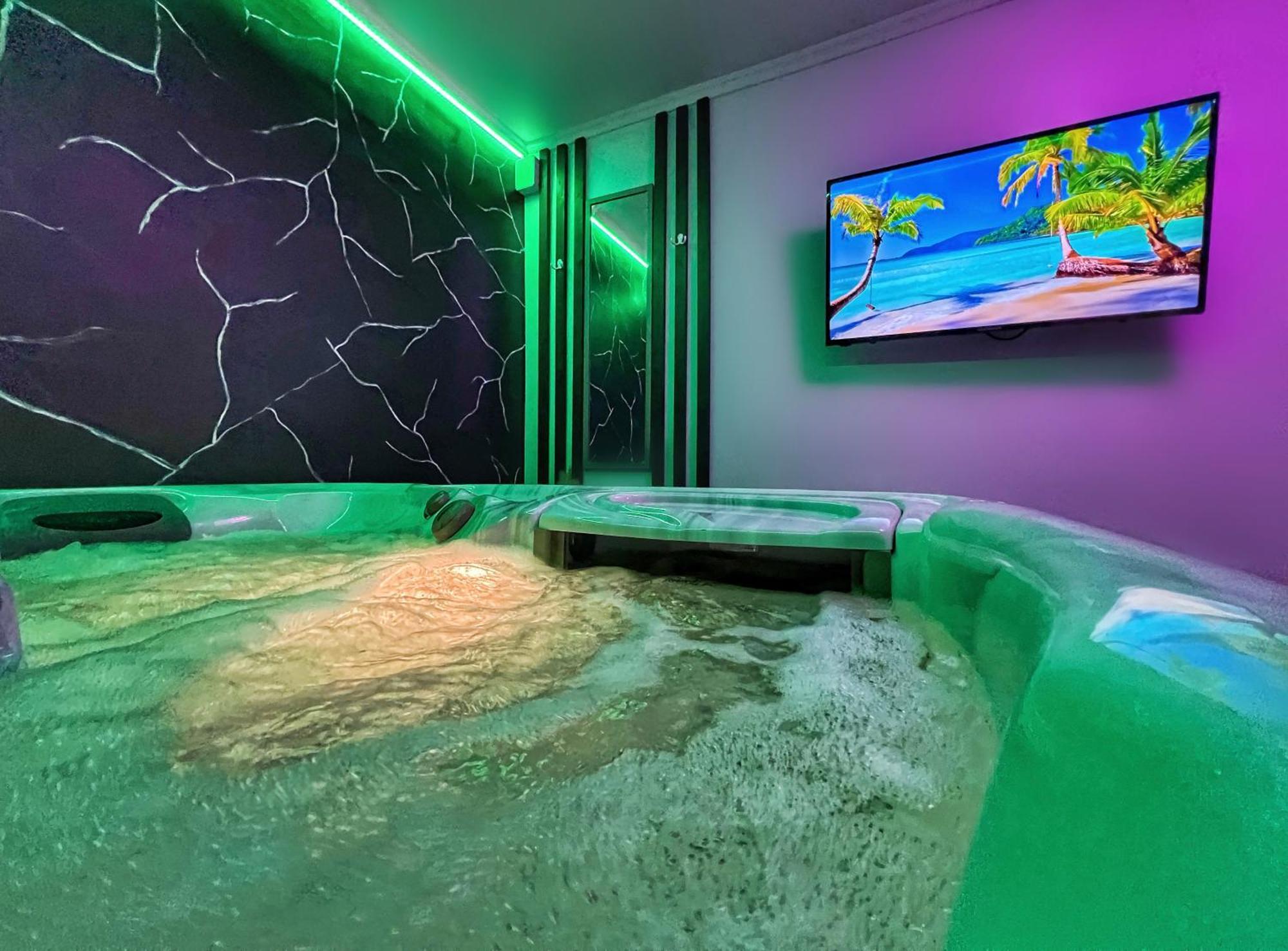 Luxor - Jacuzzi&Cozy Apartments シビウ エクステリア 写真