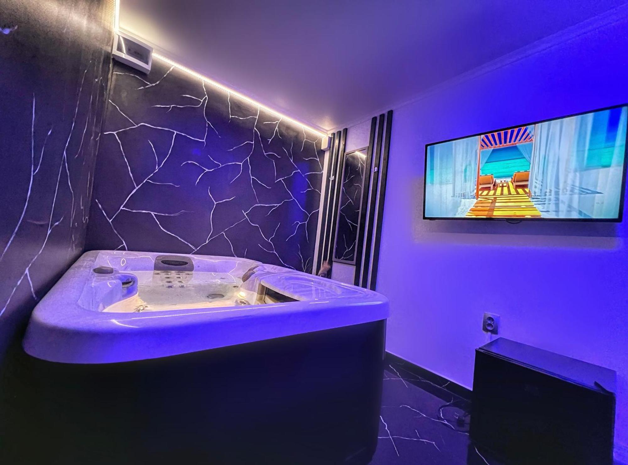 Luxor - Jacuzzi&Cozy Apartments シビウ エクステリア 写真