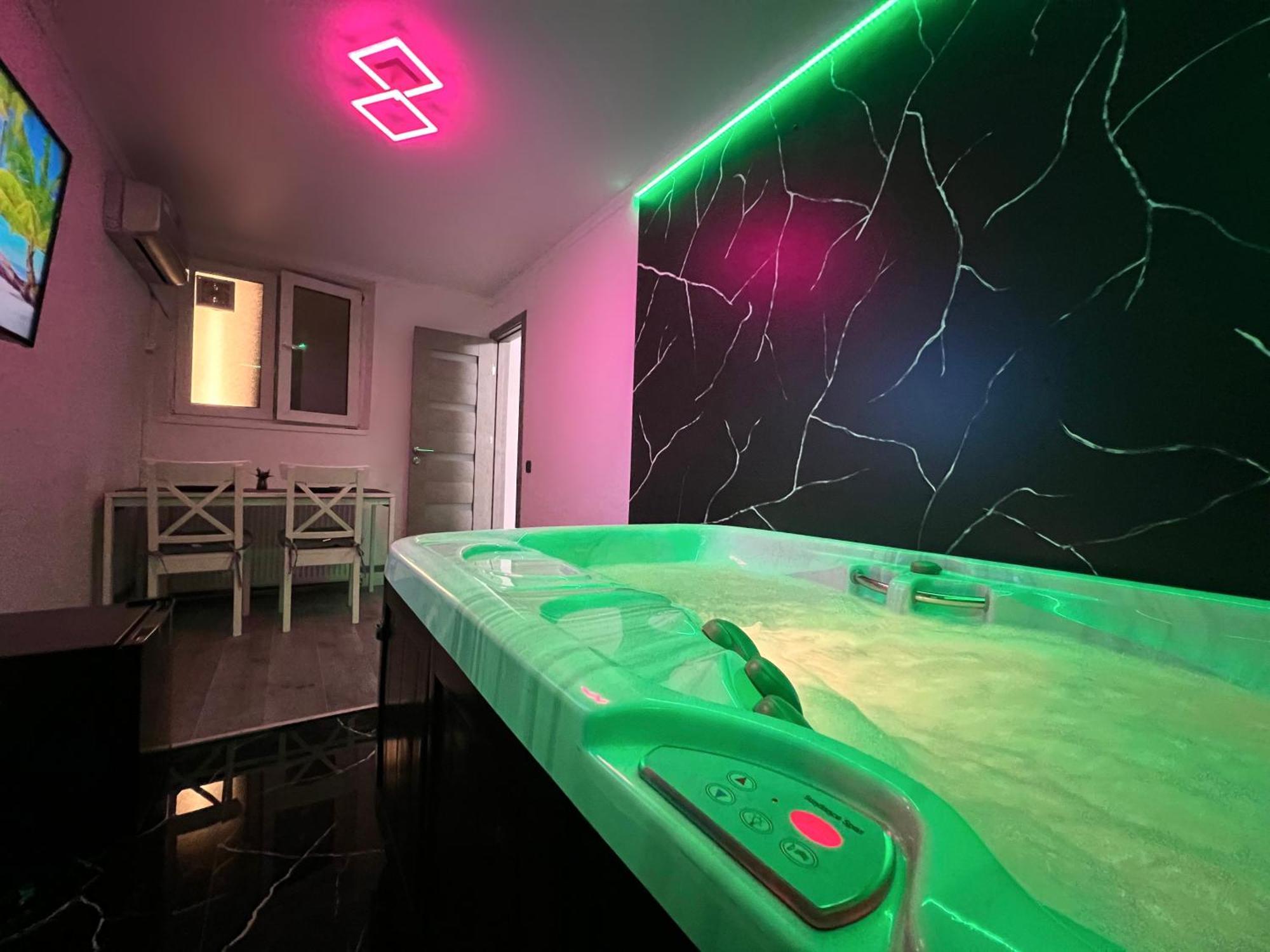 Luxor - Jacuzzi&Cozy Apartments シビウ エクステリア 写真