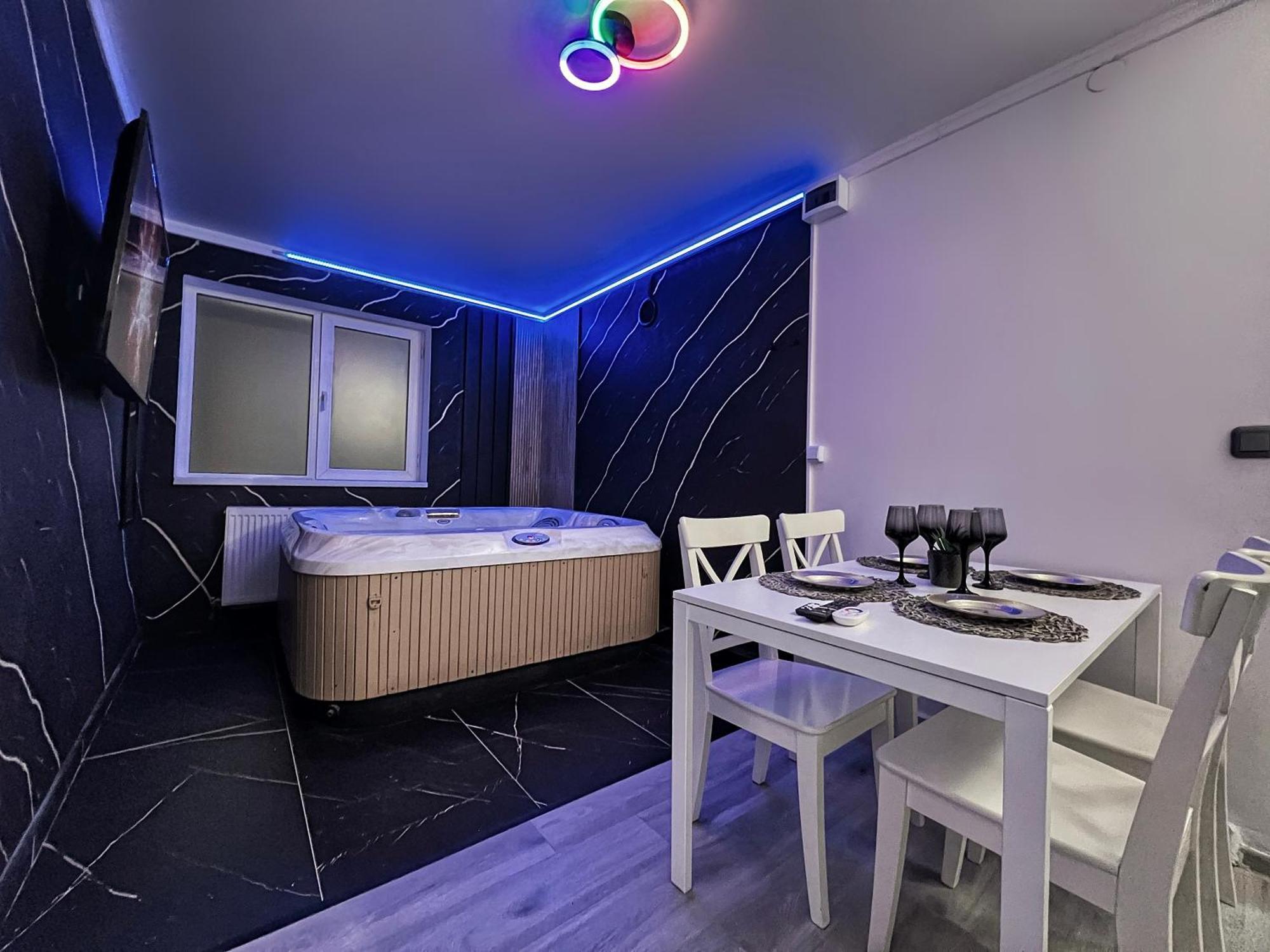 Luxor - Jacuzzi&Cozy Apartments シビウ エクステリア 写真