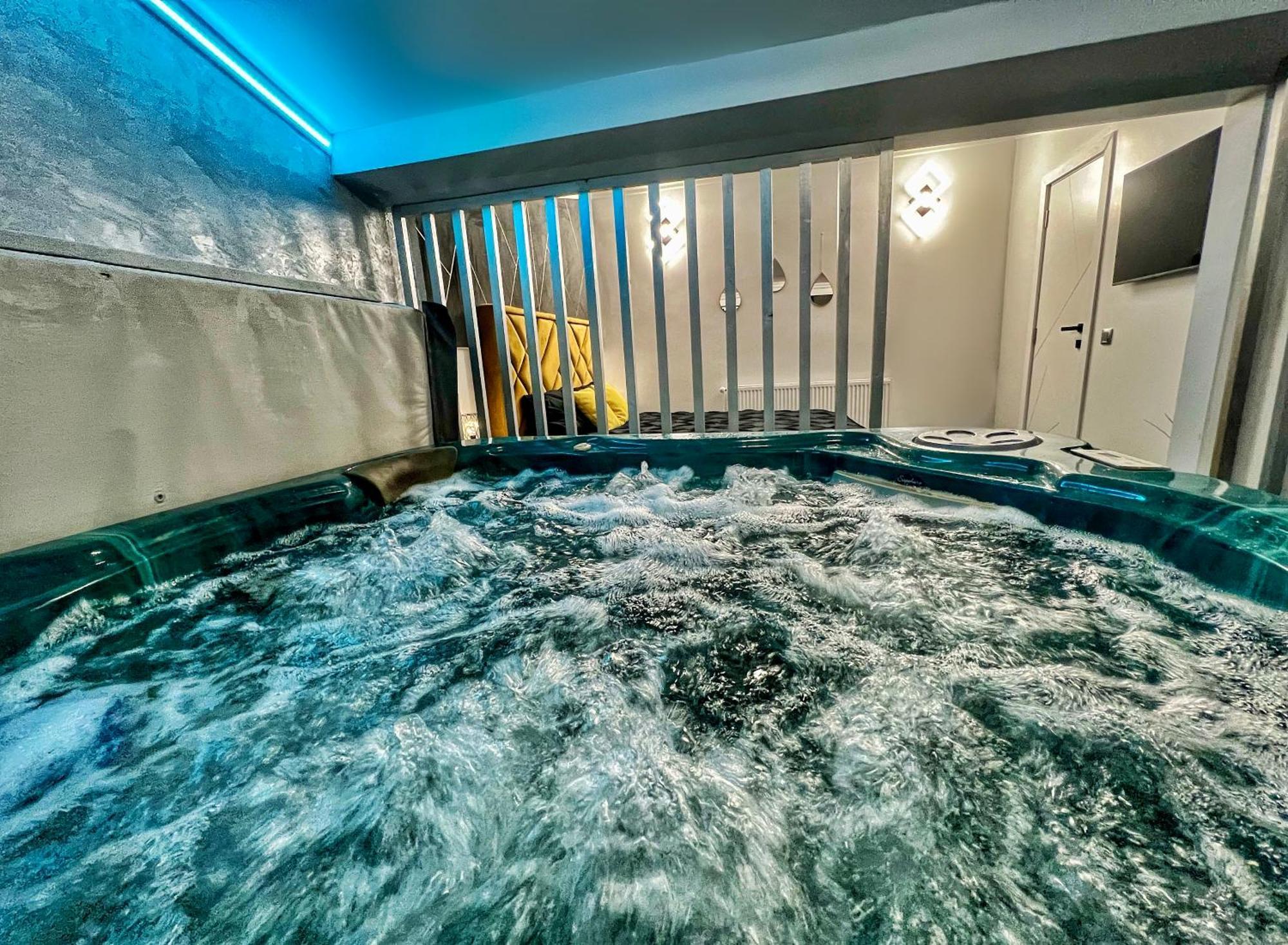 Luxor - Jacuzzi&Cozy Apartments シビウ エクステリア 写真