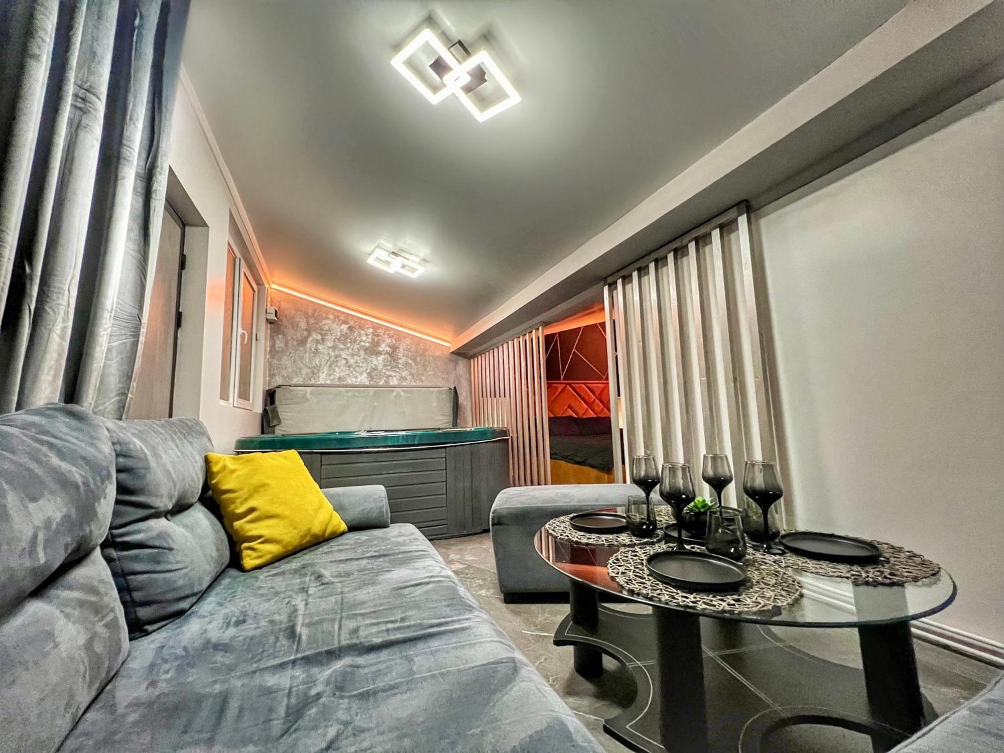 Luxor - Jacuzzi&Cozy Apartments シビウ エクステリア 写真