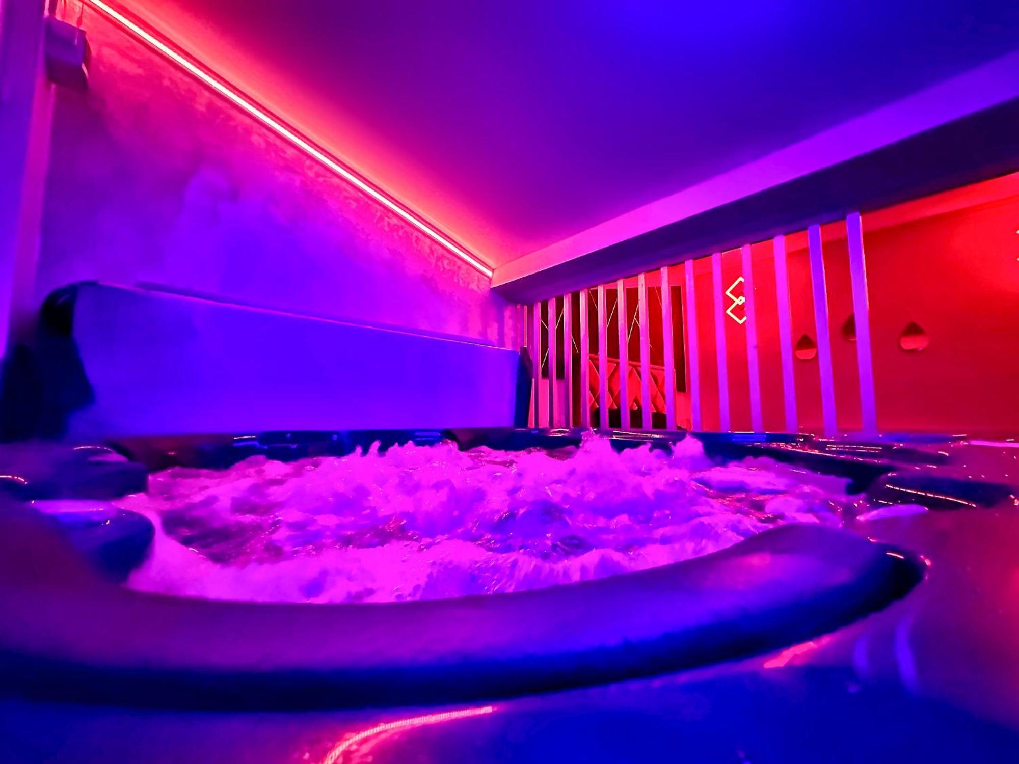 Luxor - Jacuzzi&Cozy Apartments シビウ エクステリア 写真