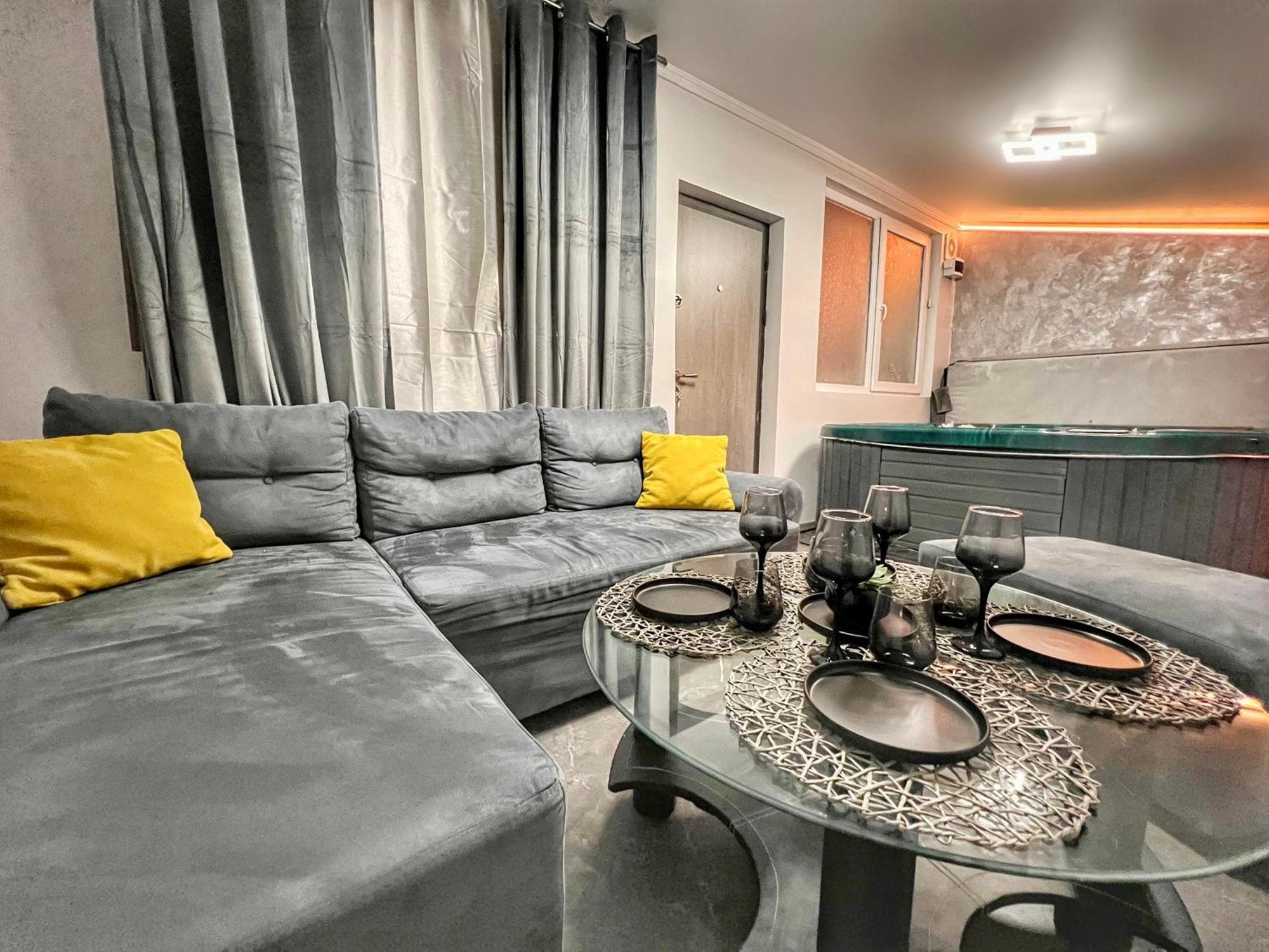 Luxor - Jacuzzi&Cozy Apartments シビウ エクステリア 写真