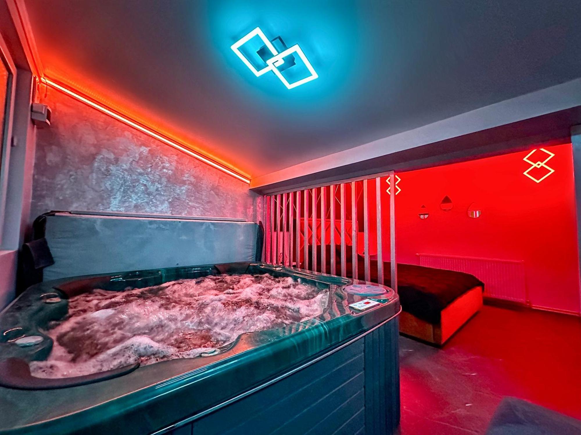Luxor - Jacuzzi&Cozy Apartments シビウ エクステリア 写真